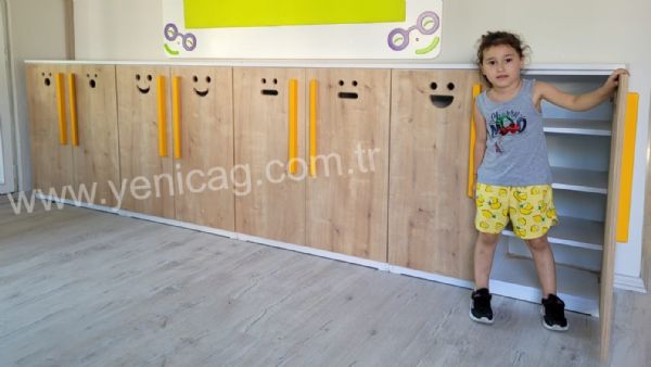 İfade Figürlü Ayakkabılık ( 80 Kişilik )